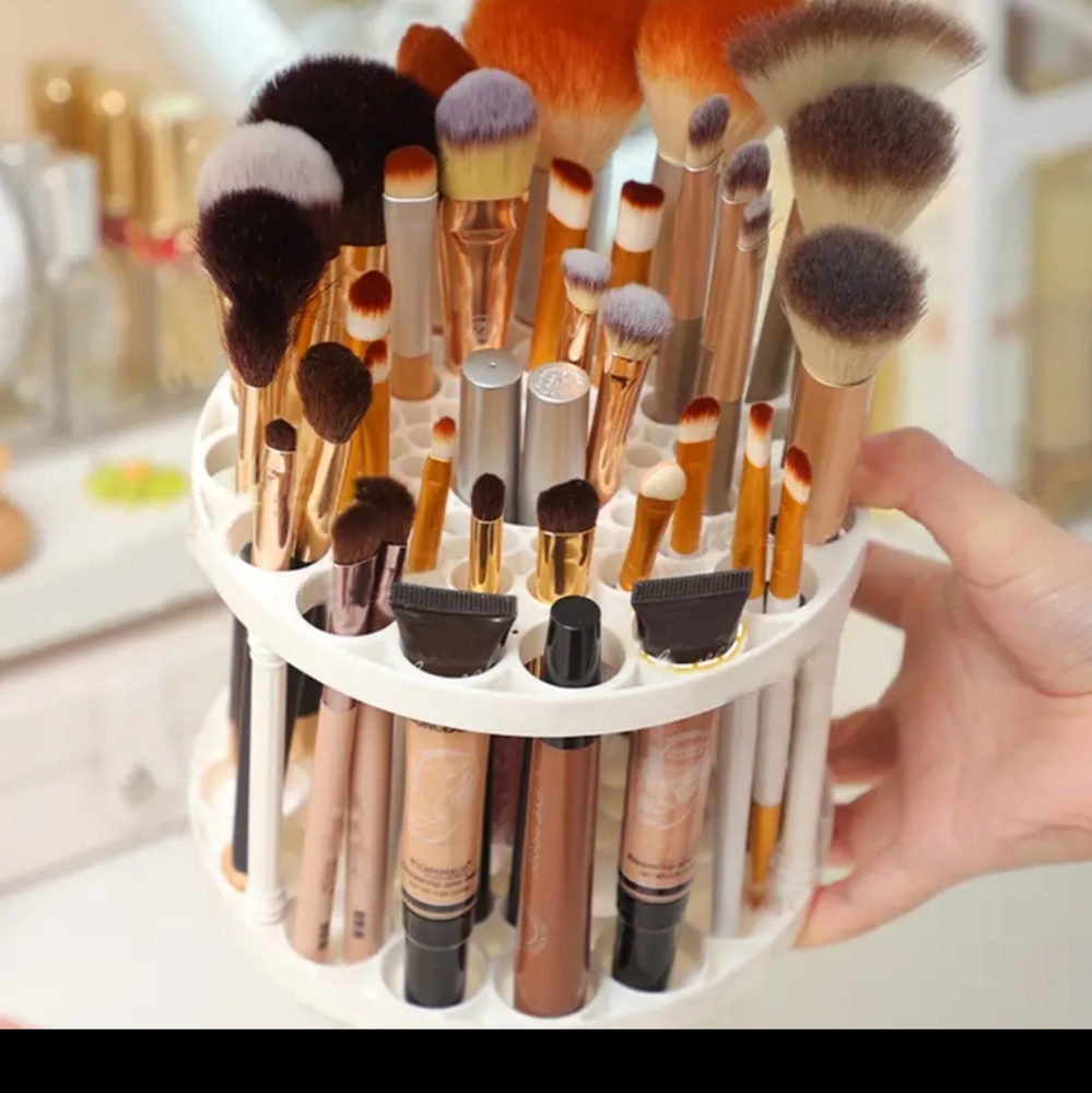 Brush organizer